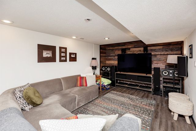 1109 4th Street SW, Altoona, IA 50009