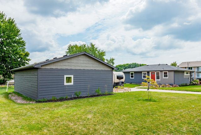 1109 4th Street SW, Altoona, IA 50009