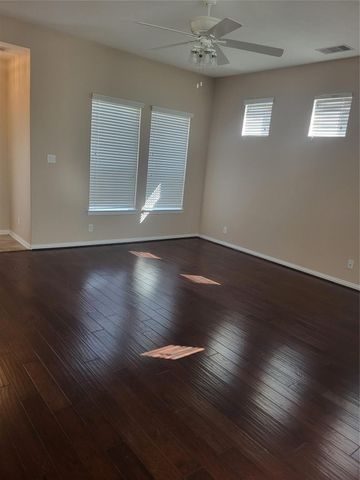 7034 Sun Creek Drive Drive, Hitchcock, TX 77563