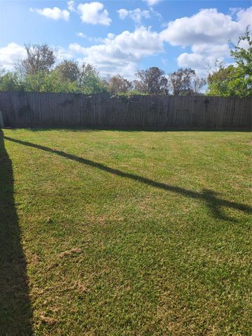7034 Sun Creek Drive Drive, Hitchcock, TX 77563