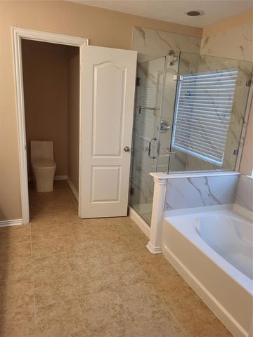 7034 Sun Creek Drive Drive, Hitchcock, TX 77563