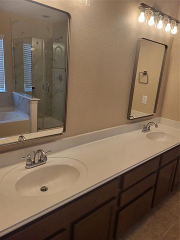 7034 Sun Creek Drive Drive, Hitchcock, TX 77563