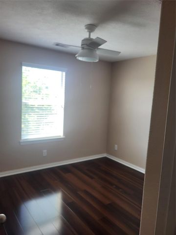 7034 Sun Creek Drive Drive, Hitchcock, TX 77563