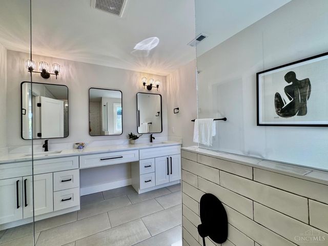 6826 Bantry Avenue, Cincinnati, OH 45213
