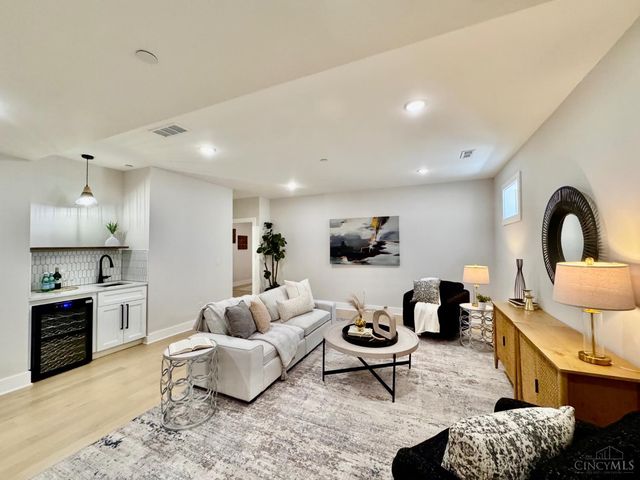 6826 Bantry Avenue, Cincinnati, OH 45213