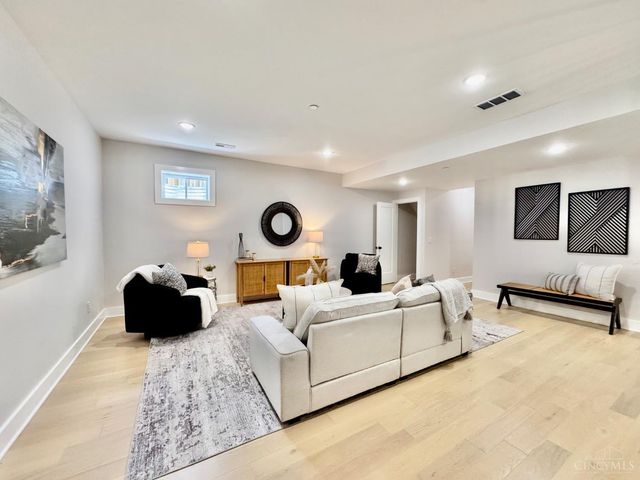6826 Bantry Avenue, Cincinnati, OH 45213