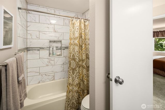 28707 181st Avenue SE, Kent, WA 98042