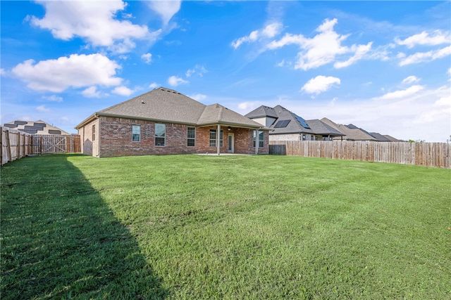 1041 W Ashmore Landing Loop, Centerton, AR 72719