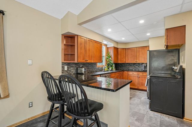 593 Century Avenue N, Maplewood, MN 55119