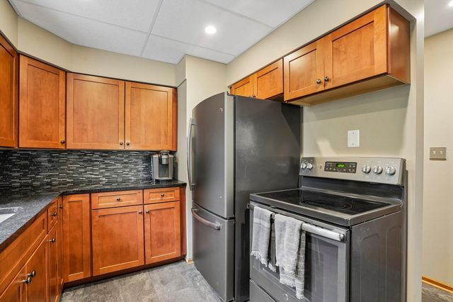 593 Century Avenue N, Maplewood, MN 55119