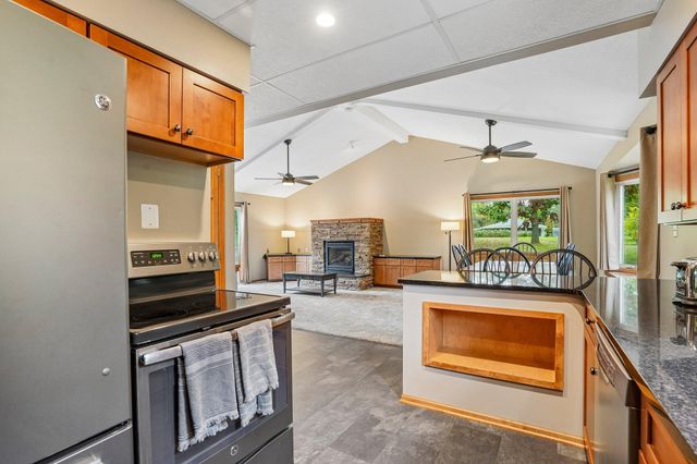 593 Century Avenue N, Maplewood, MN 55119