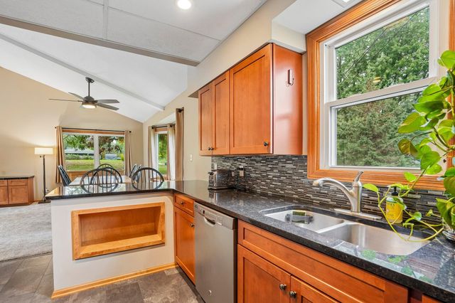 593 Century Avenue N, Maplewood, MN 55119