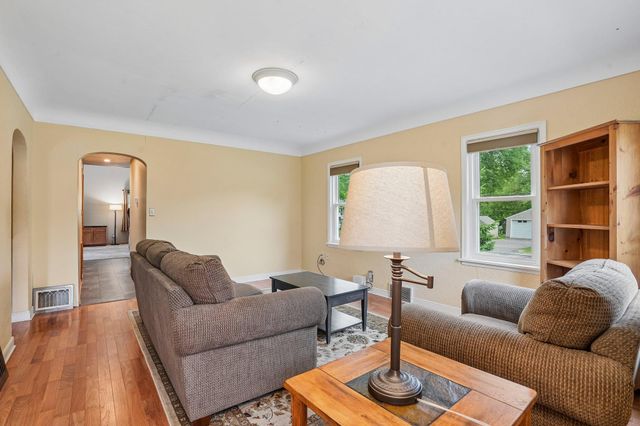 593 Century Avenue N, Maplewood, MN 55119
