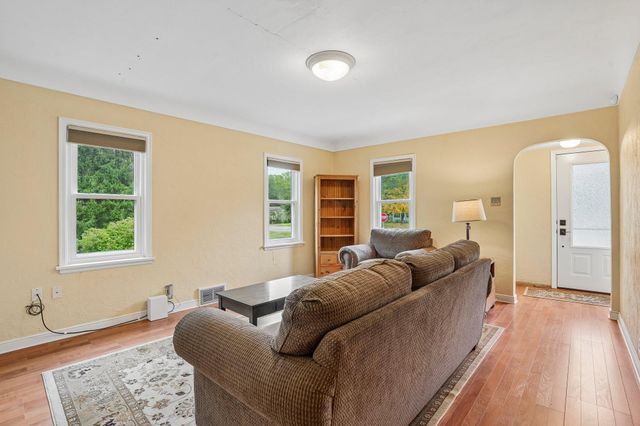 593 Century Avenue N, Maplewood, MN 55119