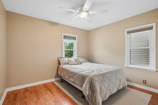 593 Century Avenue N, Maplewood, MN 55119