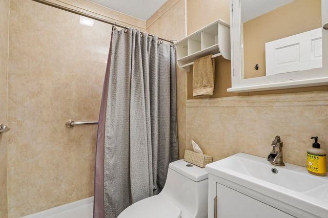 593 Century Avenue N, Maplewood, MN 55119
