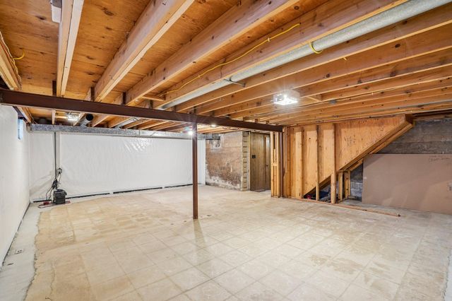 593 Century Avenue N, Maplewood, MN 55119