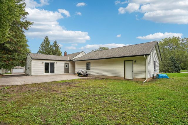 593 Century Avenue N, Maplewood, MN 55119