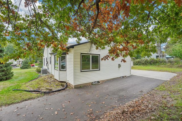 593 Century Avenue N, Maplewood, MN 55119
