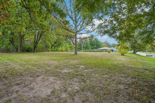 593 Century Avenue N, Maplewood, MN 55119