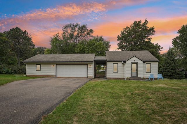 593 Century Avenue N, Maplewood, MN 55119
