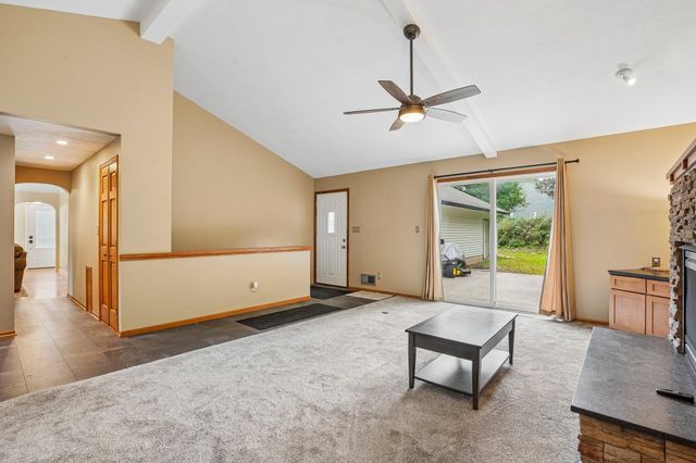 593 Century Avenue N, Maplewood, MN 55119