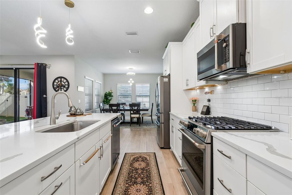 Image 12 of property listing at 4300 BURDICK LOOP, Odessa, FL 33556