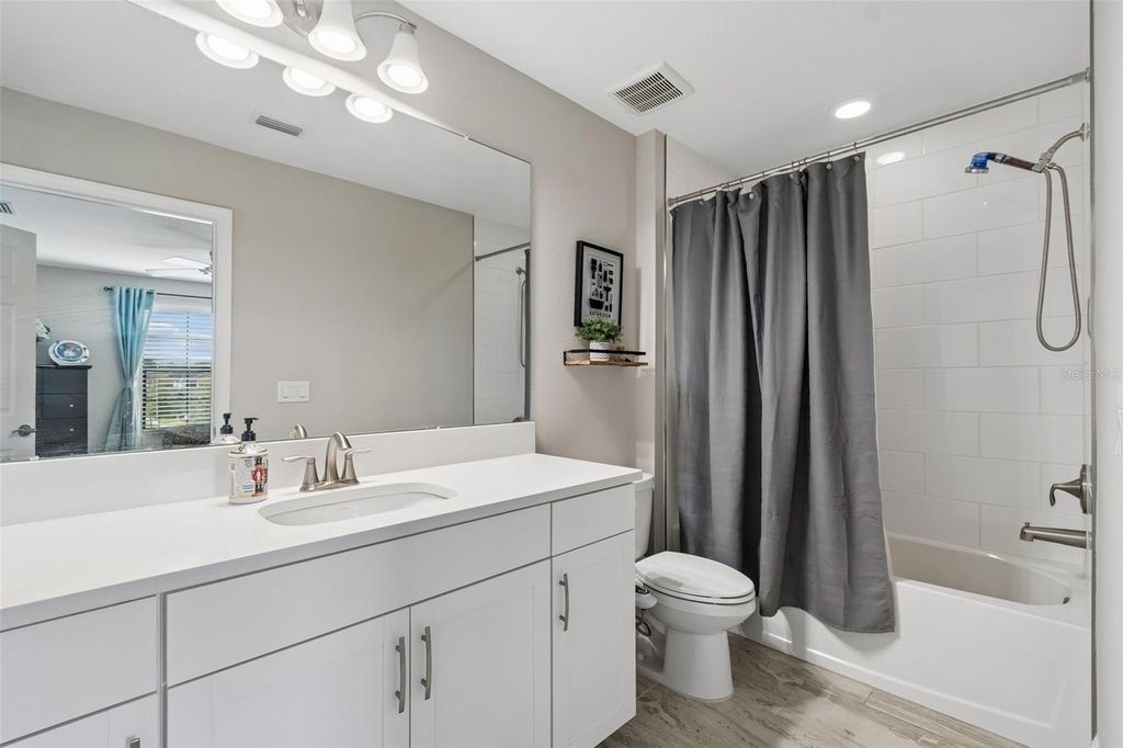 Image 22 of property listing at 4300 BURDICK LOOP, Odessa, FL 33556