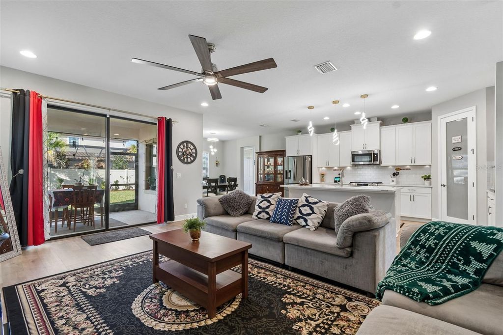 Image 8 of property listing at 4300 BURDICK LOOP, Odessa, FL 33556