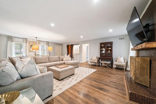 2265 PIKE WOOD DR, Germantown, TN 38138