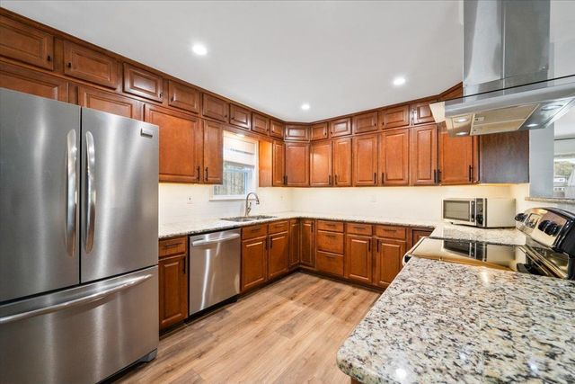 2265 PIKE WOOD DR, Germantown, TN 38138