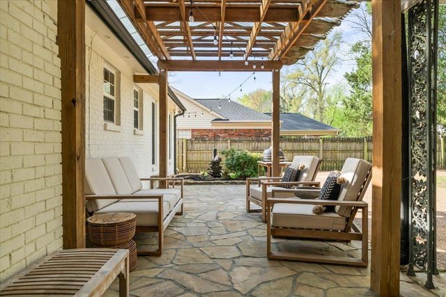 2265 PIKE WOOD DR, Germantown, TN 38138