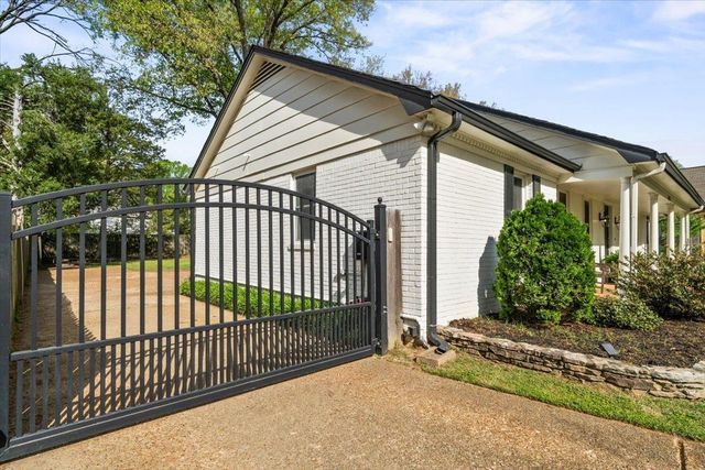 2265 PIKE WOOD DR, Germantown, TN 38138