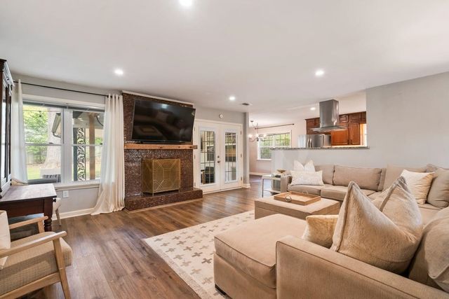 2265 PIKE WOOD DR, Germantown, TN 38138