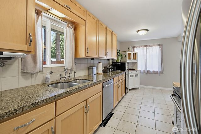 26204 SE 224th Street, Maple Valley, WA 98038