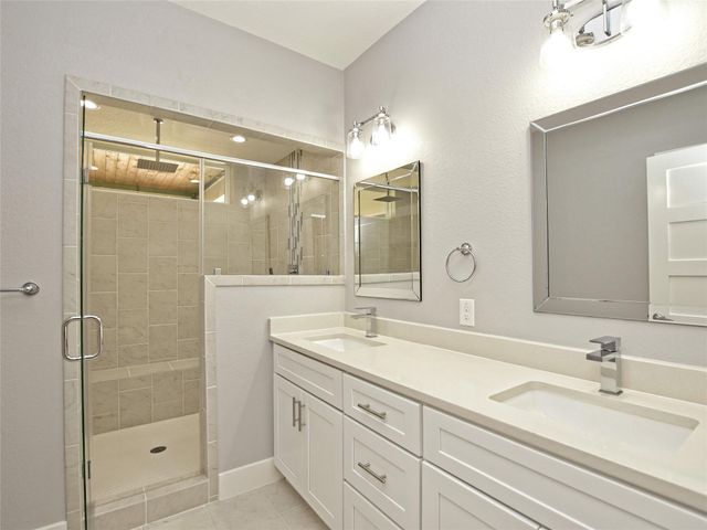 1130 Lott Ave B, Austin, TX 78721