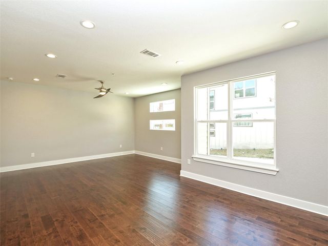 1130 Lott Ave B, Austin, TX 78721