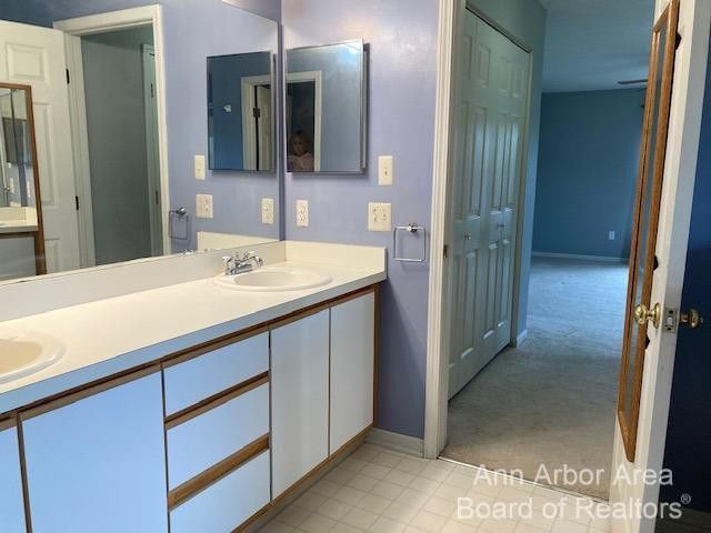 1635 Weatherstone Drive, Ann Arbor, MI 48108