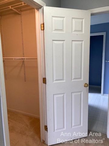 1635 Weatherstone Drive, Ann Arbor, MI 48108