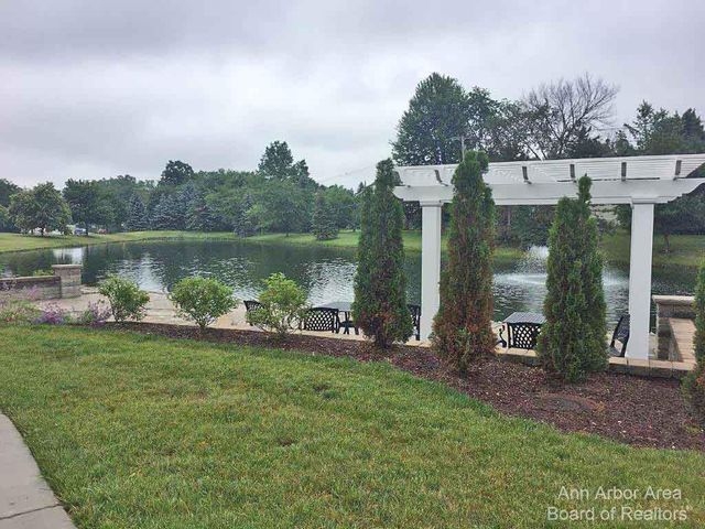 1635 Weatherstone Drive, Ann Arbor, MI 48108