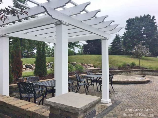 1635 Weatherstone Drive, Ann Arbor, MI 48108