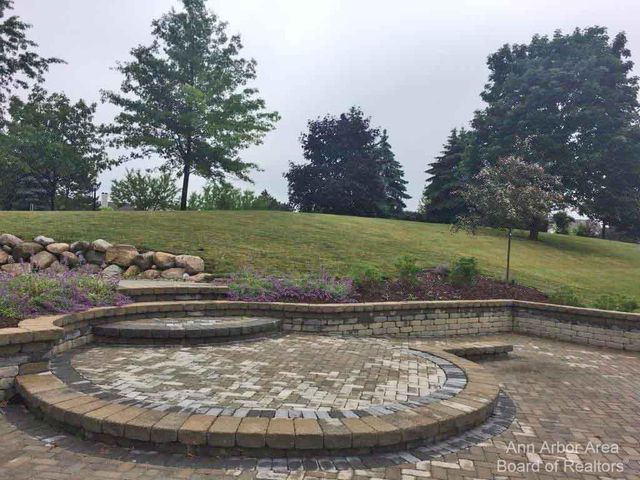 1635 Weatherstone Drive, Ann Arbor, MI 48108