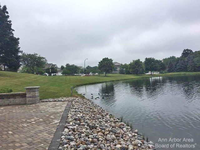 1635 Weatherstone Drive, Ann Arbor, MI 48108