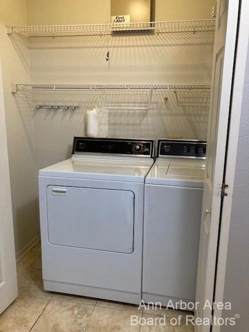 1635 Weatherstone Drive, Ann Arbor, MI 48108