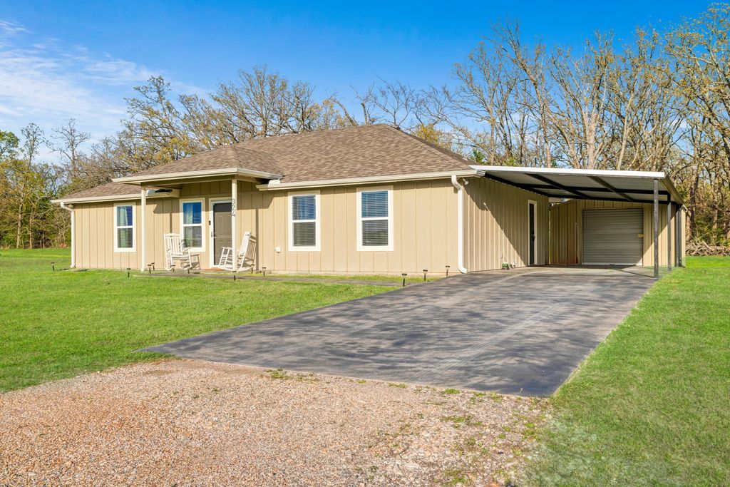 324 Private Road 43790, Paris, TX 75462
