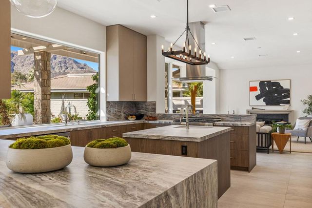 9 Regency Drive, Rancho Mirage, CA 92270