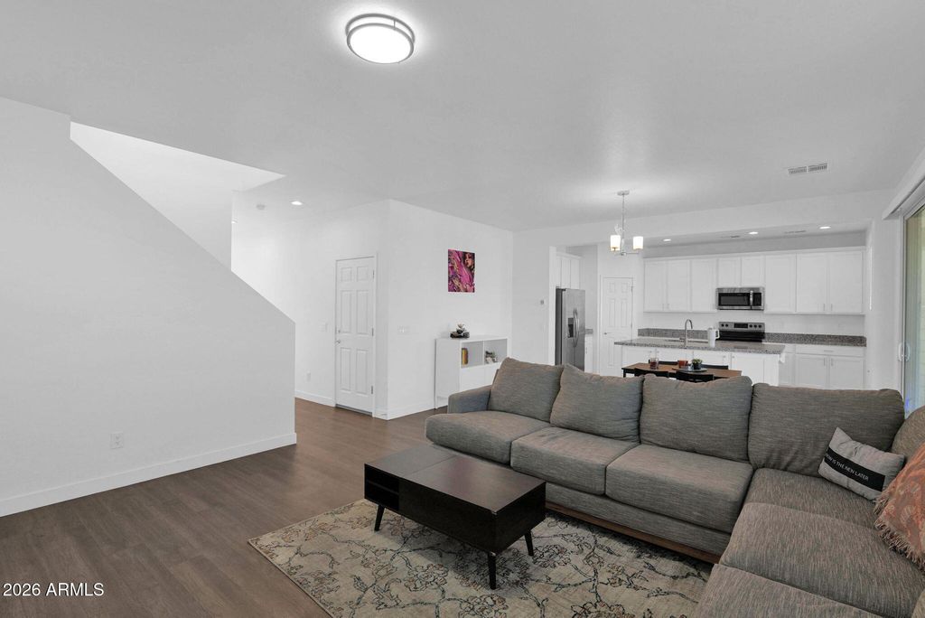 Image 11 of property listing at 5814 S DAISY PATCH Place, Phoenix, AZ 85040
