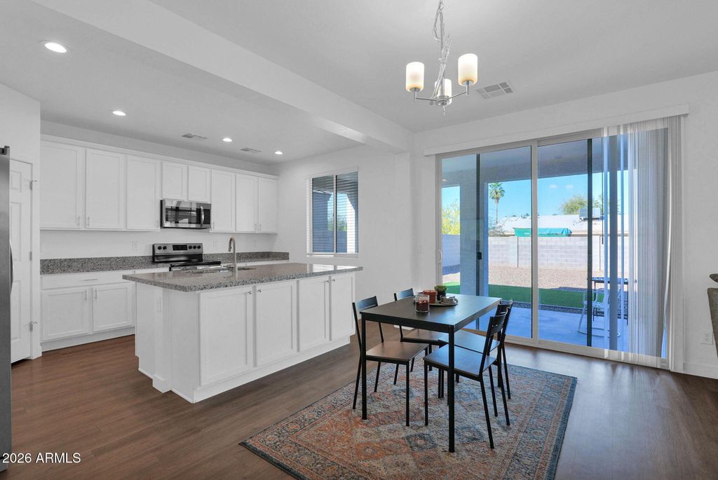 Image 13 of property listing at 5814 S DAISY PATCH Place, Phoenix, AZ 85040