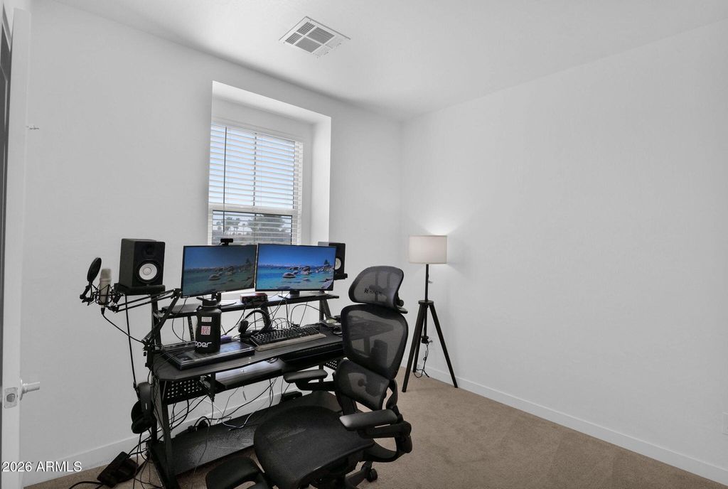 Image 30 of property listing at 5814 S DAISY PATCH Place, Phoenix, AZ 85040