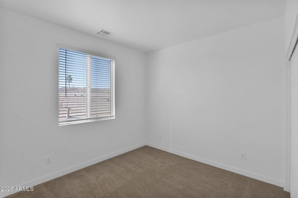 Image 31 of property listing at 5814 S DAISY PATCH Place, Phoenix, AZ 85040